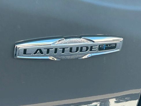 Used 2020 Jeep Cherokee Latitude Plus w/ Comfort/Convenience Group image 21