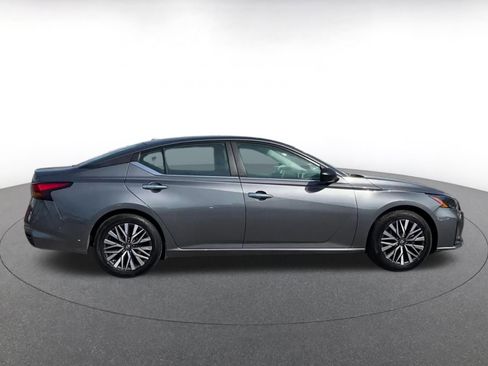 Used 2025 Nissan Altima 2.5 SV image 16