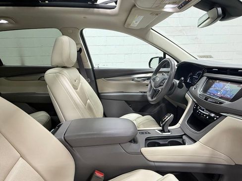 Used 2017 Cadillac XT5 Premium Luxury AWD/4WD image 39