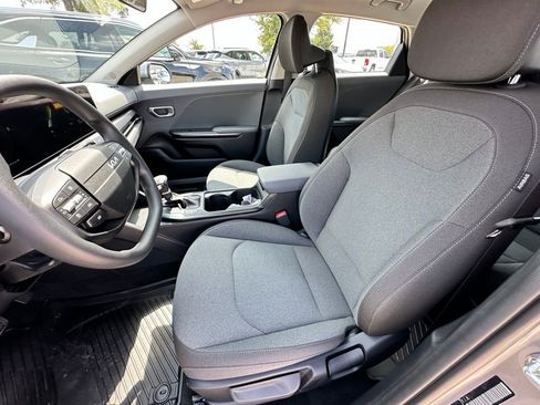 New 2025 Kia K4 LXS image 12