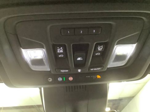 Used 2022 GMC Sierra 1500 AT4 w/ AT4 Premium Package AWD/4WD image 21