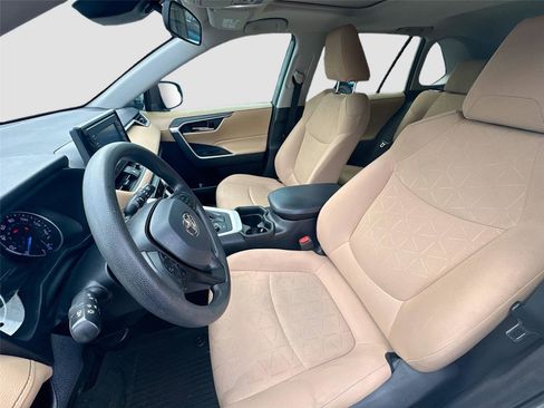 Used 2021 Toyota RAV4 XLE image 20
