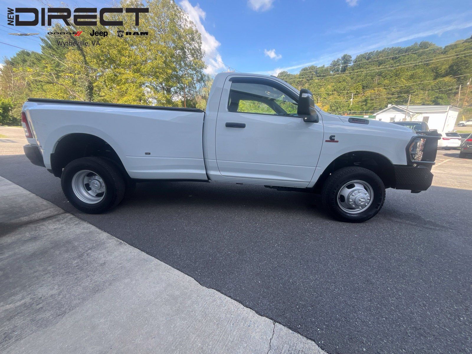 Used 2024 RAM 3500 Tradesman w/ Convenience Group AWD/4WD image 9