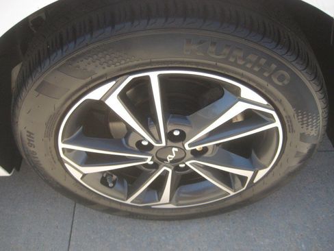 Used 2023 Kia Forte LXS w/ LXS Technology Package FWD image 11