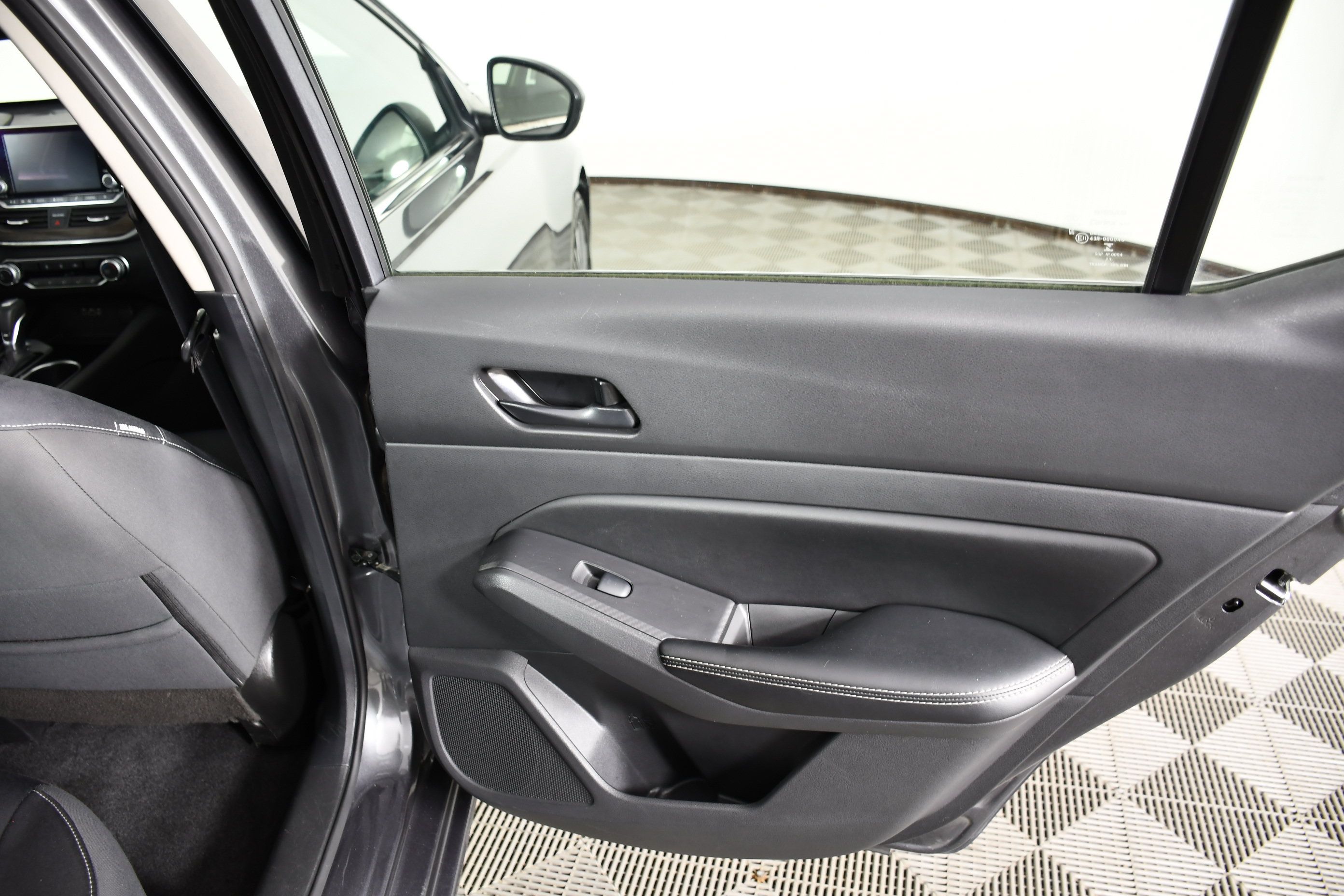 Used 2024 Nissan Altima 2.5 SV FWD image 42