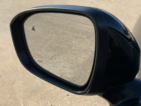 Used 2025 Nissan Kicks SV image 11