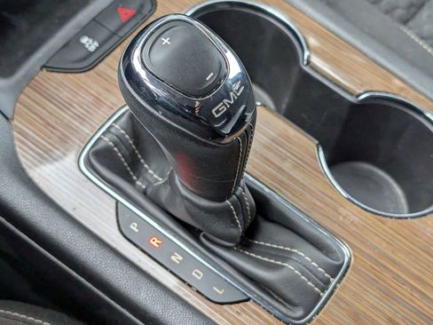 Used 2019 GMC Acadia SLE image 24