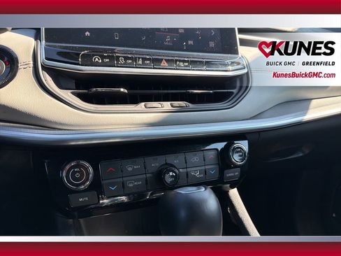 Used 2025 Jeep Compass Limited image 28