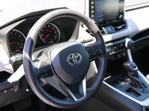 Used 2020 Toyota RAV4 XLE Premium FWD image 19