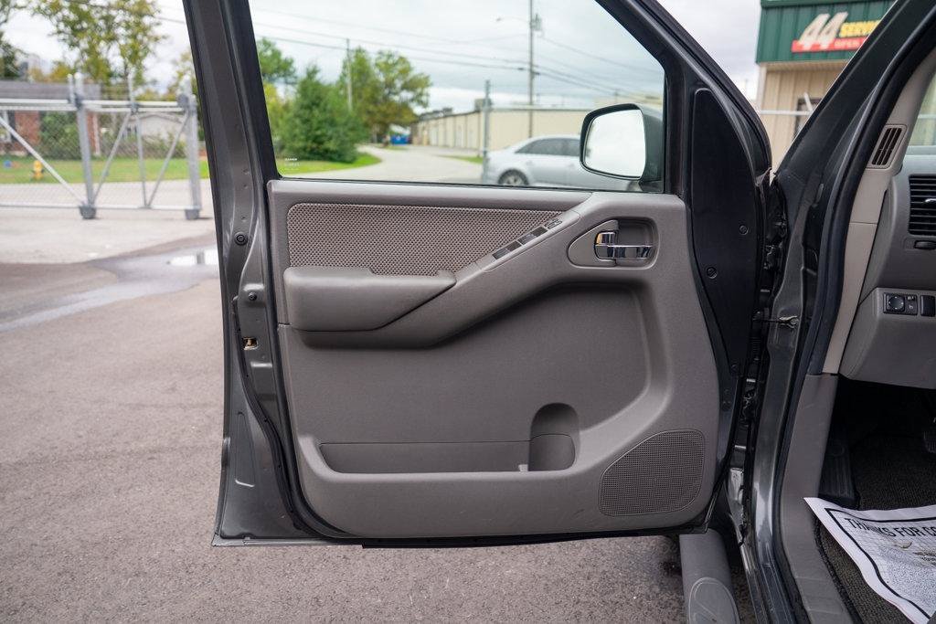 Used 2006 Nissan Frontier LE w/ (H01) Rockford Fosgate Pkg AWD/4WD image 12