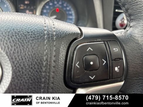 Used 2017 Toyota Sienna XLE w/ XLE Navigation Package FWD image 17