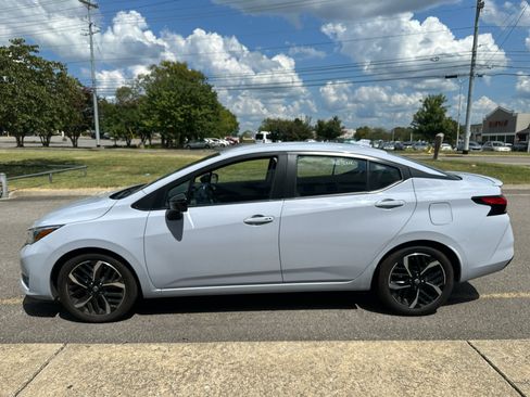 Used 2024 Nissan Versa SR FWD image 7