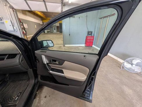 Used 2011 Ford Edge SE FWD image 30