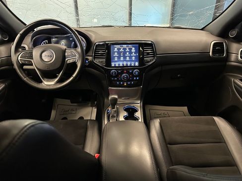 Used 2021 Jeep Grand Cherokee Laredo X AWD/4WD image 9