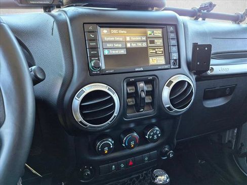 Used 2015 Jeep Wrangler Unlimited Rubicon w/ Connectivity Group AWD/4WD image 13