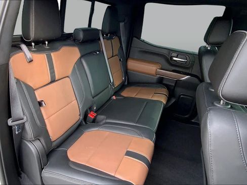 Used 2019 Chevrolet Silverado 1500 High Country w/ Technology Package RWD image 17