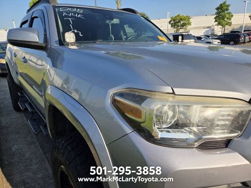 Used 2018 Toyota Tacoma SR5 AWD/4WD image 4