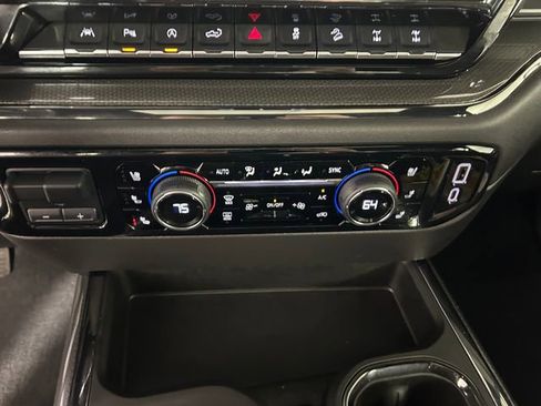 Used 2025 Chevrolet Silverado 1500 ZR2 w/ Technology Package image 24