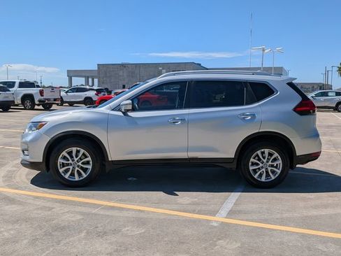 Used 2017 Nissan Rogue SV w/ SV Premium Package image 8