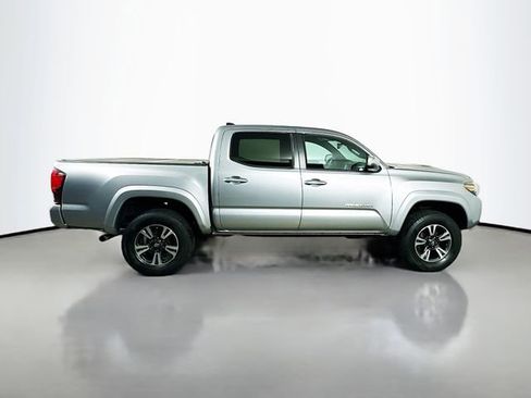 Used 2019 Toyota Tacoma TRD Sport image 5