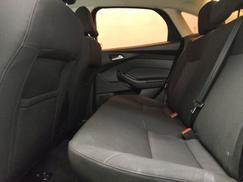 Used 2015 Ford Focus SE w/ SE Sport Package image 18