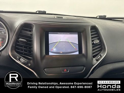 Used 2019 Jeep Cherokee Latitude w/ Cold Weather Group image 8