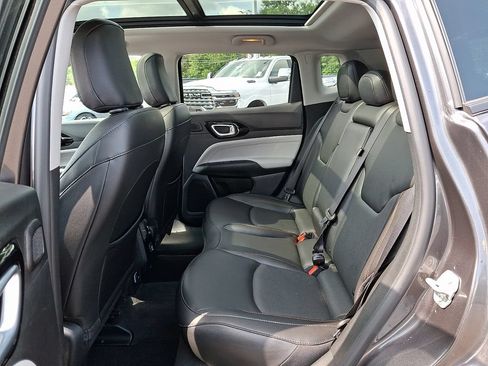 Used 2022 Jeep Compass Limited w/ Sun and Sound Group AWD/4WD image 11
