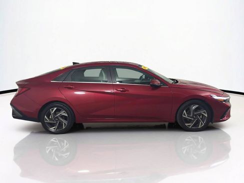 Used 2025 Hyundai Elantra Limited FWD image 4