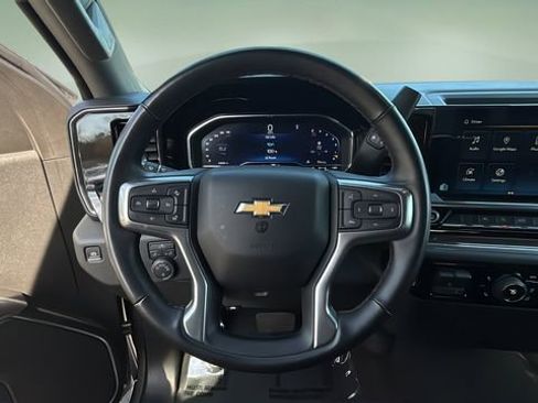 Used 2025 Chevrolet Silverado 1500 LT image 11