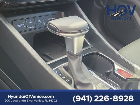 Certified 2025 Hyundai Santa Cruz Limited AWD/4WD image 32