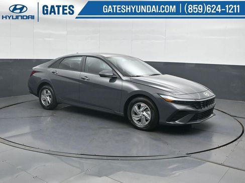 New 2026 Hyundai Elantra SE FWD image 4
