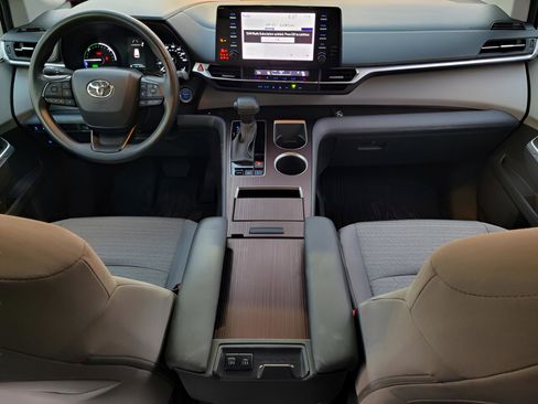 Certified 2023 Toyota Sienna LE image 14