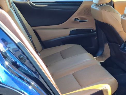 Used 2021 Lexus ES 300h w/ Accessory Package image 21