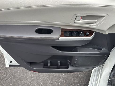 Used 2022 Toyota Sienna LE AWD/4WD image 5