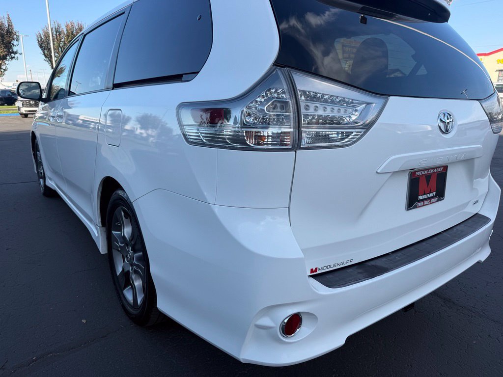 Used 2011 Toyota Sienna SE w/ Preferred Pkg FWD image 12