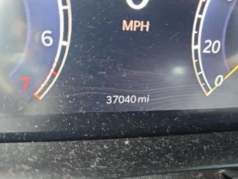 Used 2023 Jeep Grand Cherokee Limited w/ Black Appearance Package image 9