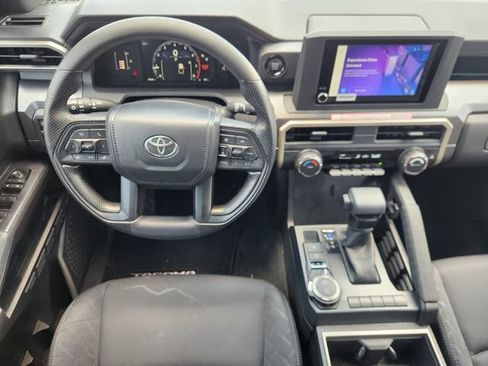 Certified 2025 Toyota Tacoma SR5 AWD/4WD image 28