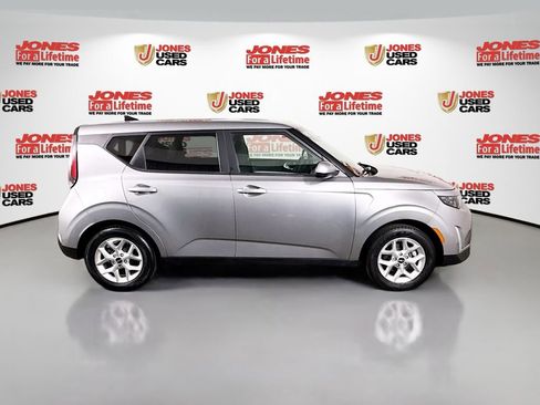 Used 2023 Kia Soul LX w/ LX Technology Package FWD image 15