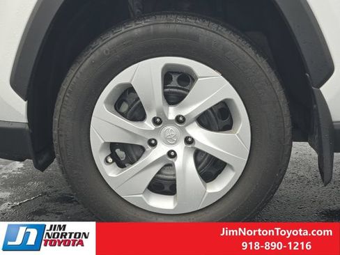 Used 2024 Toyota RAV4 LE AWD/4WD image 13