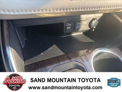Used 2022 Toyota Highlander Platinum image 22