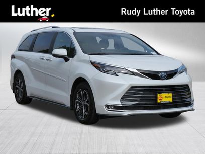 Used 2025 Toyota Sienna Platinum