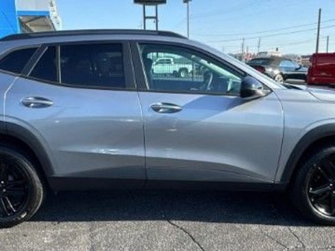 Used 2024 Chevrolet Trax ACTIV FWD image 2