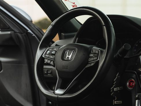 Used 2018 Honda Accord Sport image 25