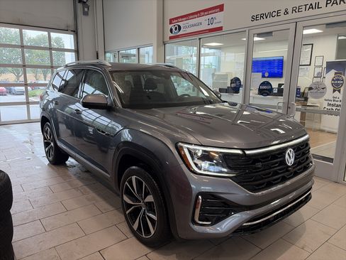 Used 2024 Volkswagen Atlas SEL Premium R-Line AWD/4WD image 3
