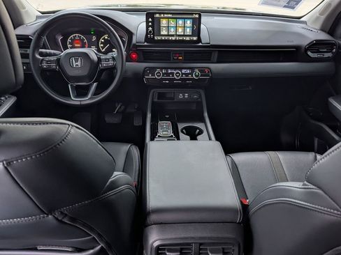 Used 2025 Honda Pilot EX-L image 17