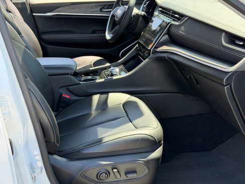 Certified 2023 Jeep Grand Cherokee L Limited w/ Luxury Tech Group II image 23