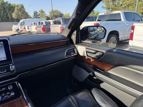 Used 2019 Lincoln Navigator Reserve AWD/4WD image 23