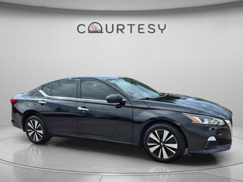 Certified 2022 Nissan Altima 2.5 SV AWD/4WD image 9