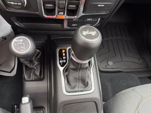 Used 2024 Jeep Wrangler Unlimited Sahara w/ Safety Group AWD/4WD image 27