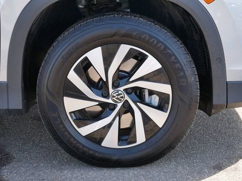 Used 2025 Volkswagen Tiguan S image 9